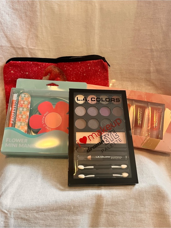 L.A. Colors Other - L.A. Colors Purple Eyeshadow Palette - Bold Eye Makeup Bundle